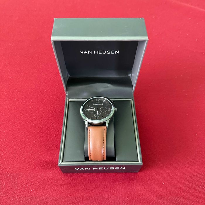 ceas barbati Van Heusen