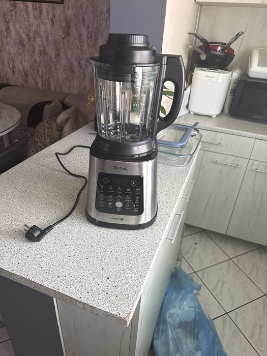 Продавам професионален блендер на tefal