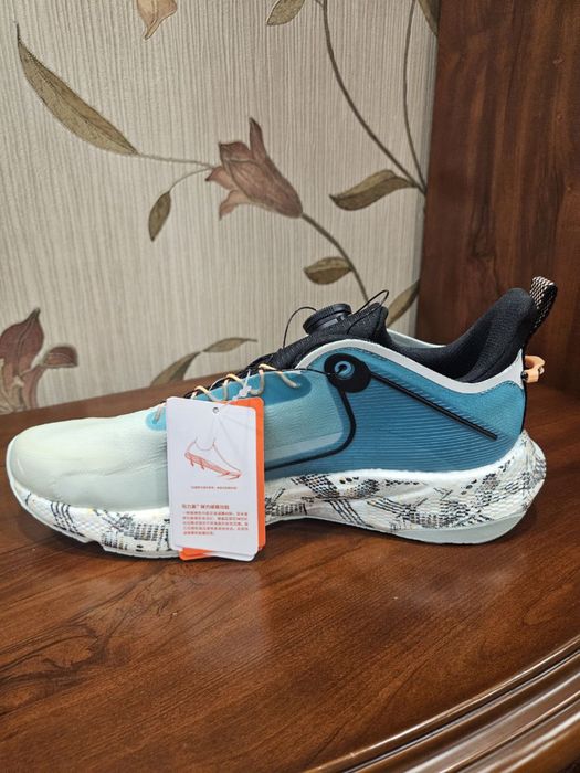 Продаются кроссовки 42 размера