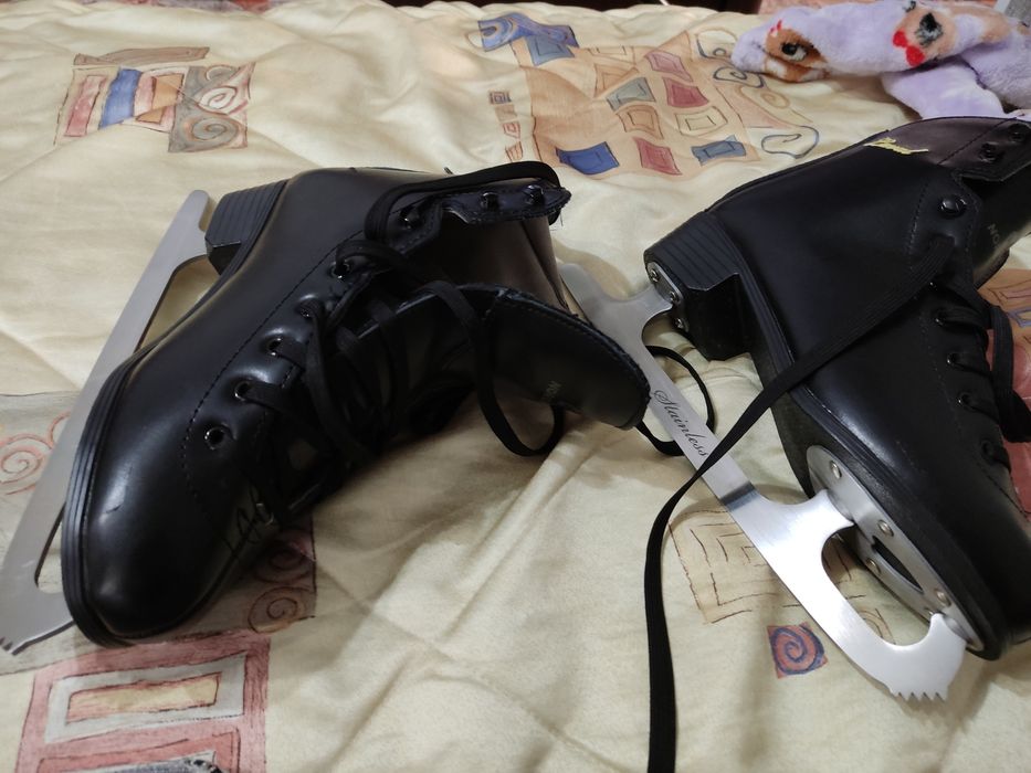 Продам коньки фигурные,