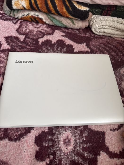 Laptop lenovo……….