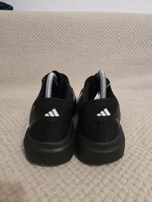 Adidas nr 40-43 pret 350 lei