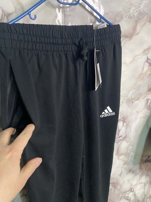 Pantaloni adidas negri