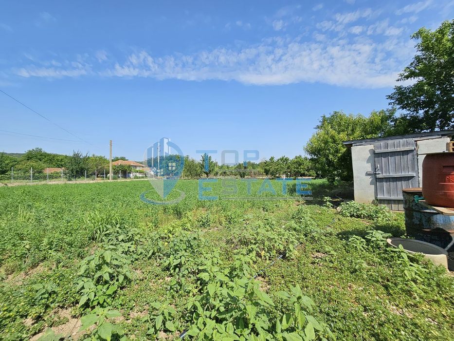 Парцел в с. Раданово подходящ за къща или ФЕЦ