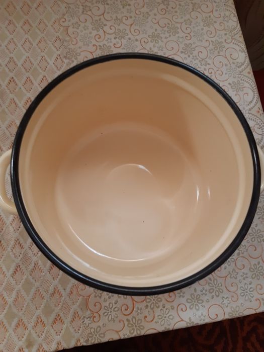 Эмалированная кастрюля