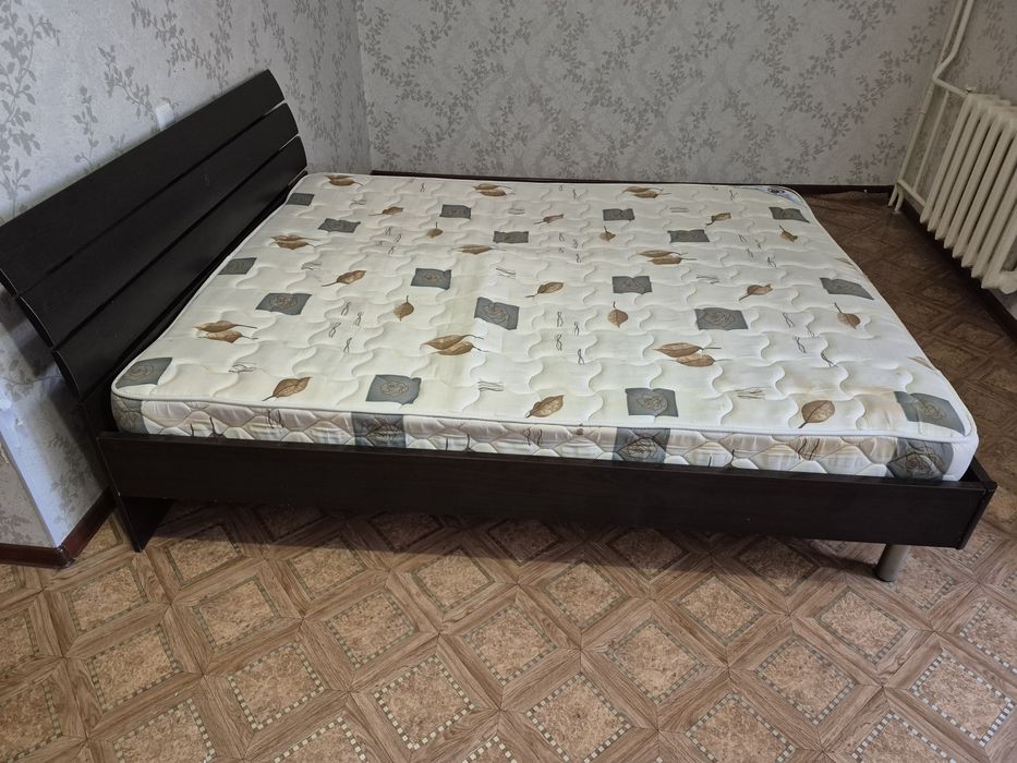 Продам кровать с тумбочкой