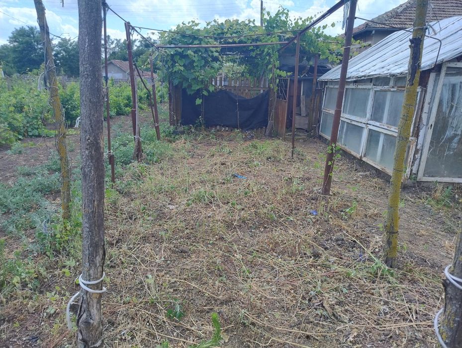 Продавам къща с дворно място в с. Дъбовик