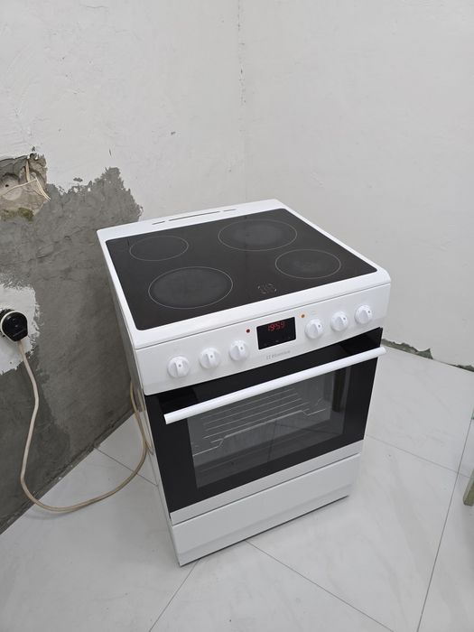 Продам электрическую плиту