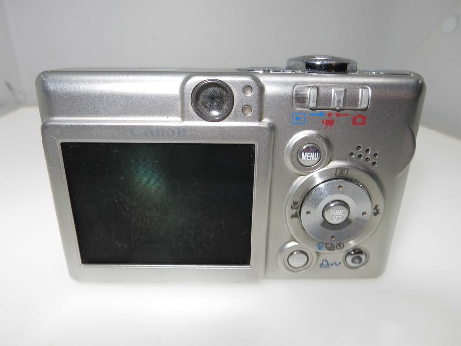 Canon IXUS 40 компактен фотоапарат цифрова камера работи отлично