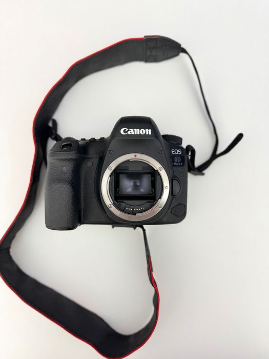 Canon EOS 6D Mark II + Canon EF 24-70mm f/4L IS USM + Blitz Yongnuo + Geantă – kit complet