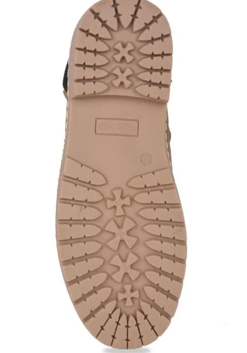 Продам новые женские ботинки