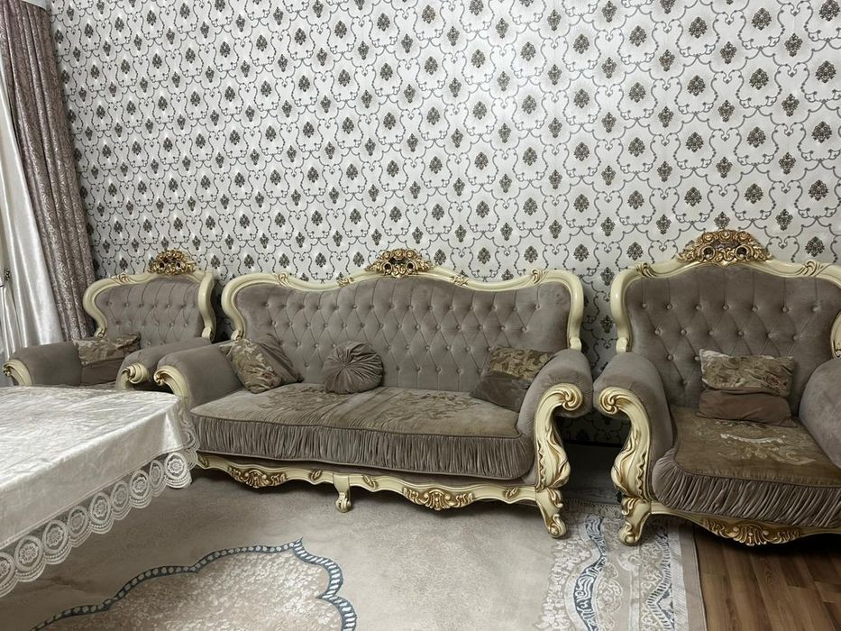 Продам диван и два кресла