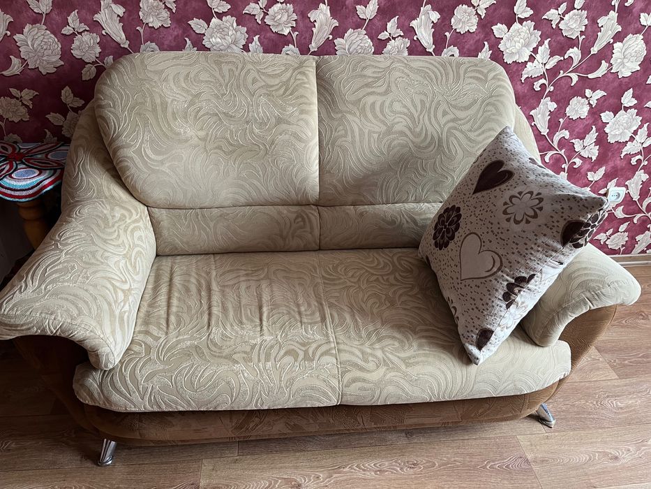 Продам диванчик не раскладной