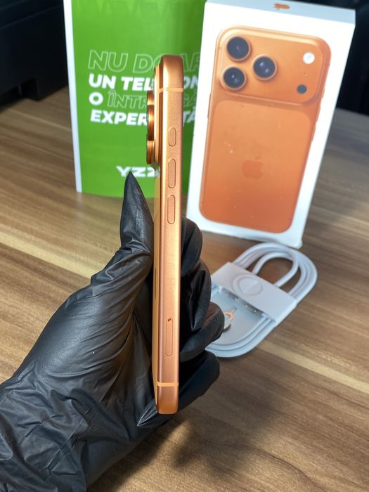 iPhone 17 Pro • 256 GB • Cosmic Orange