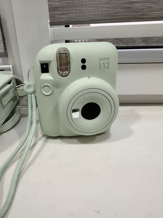 Instax mini 12  б/у