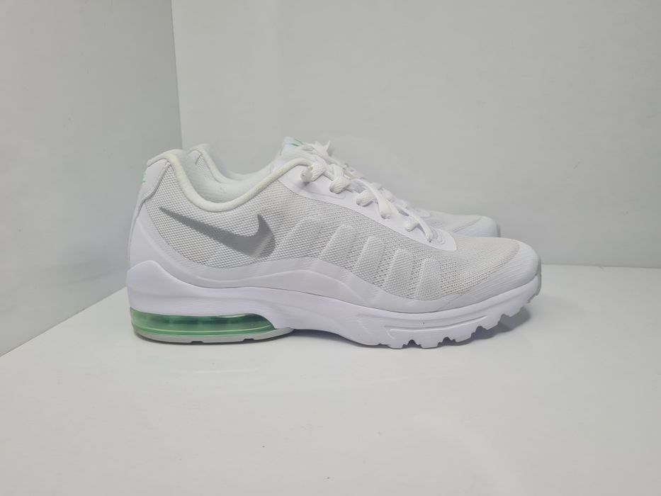 Маратонки Nike Air Max Invigor 

Чисто нови с кутия.

Размер 42 стелка 27 см.

Цена 65 евро.