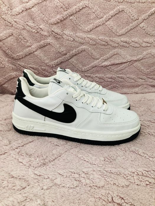 Nike AF1 alb cu talpa neagra