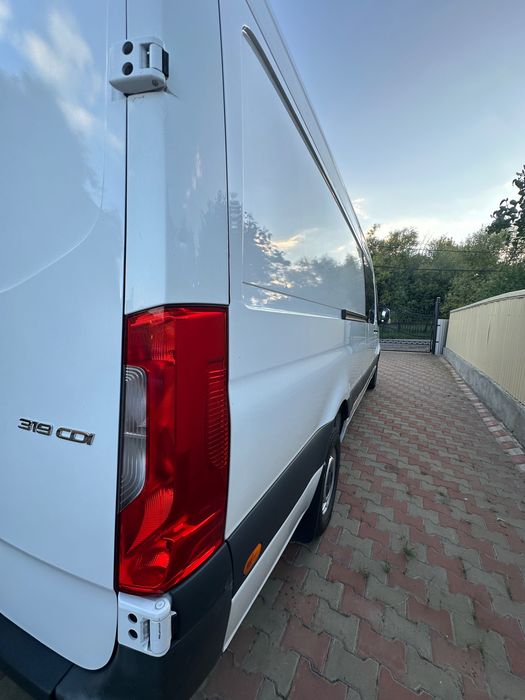 Mercedes-Benz Sprinter 907 319 v6 7g