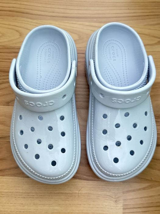 Crocs stomp high shine