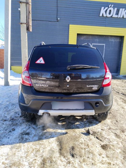 Продам автомобиль Рено Сандеро