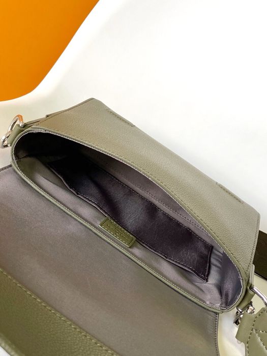 Барсетка Louis Vuitton с чипом NFC