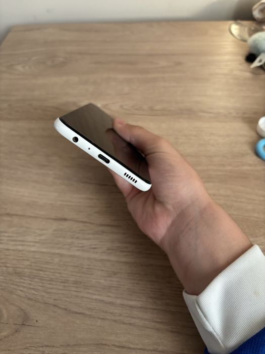 Самсунг А23 в хорошом состояние