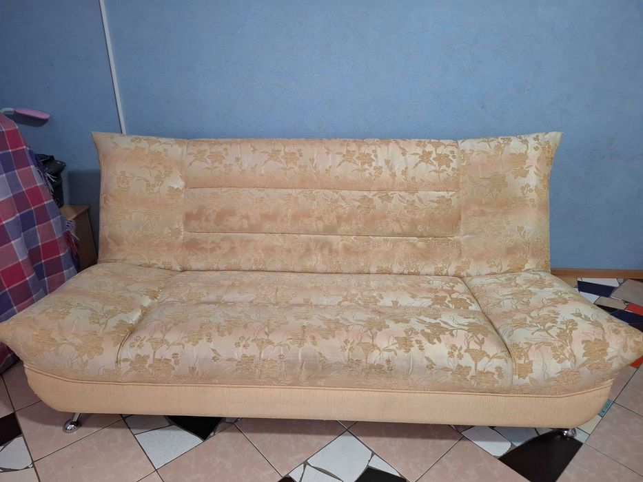 Срочно продам диван - книжку