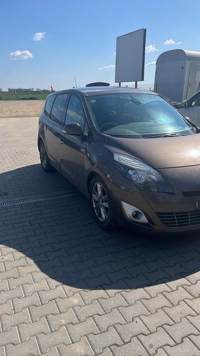 Dezmembram Renault Scenic 2.0 diesel din 2011