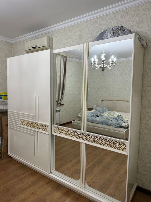 Шкаф и туалетный столик