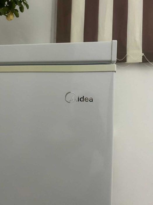 Морозильник "Midea"