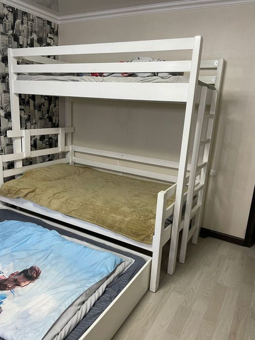 Кровать трехъярусная