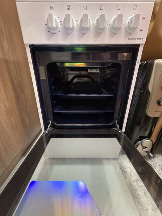 Продаю плиту на 4 конфорки.