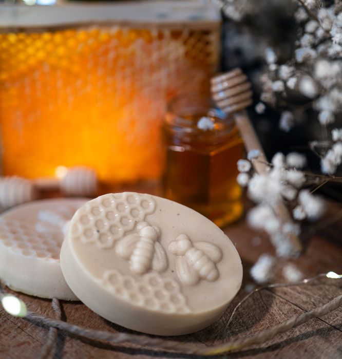 Натурални сапуни с мед и восък