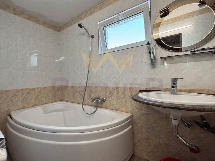 Продава се Тристаен апартамент в Варна, Колхозен пазар - 98 кв.м за 1796 €/кв.м - Снимка #9