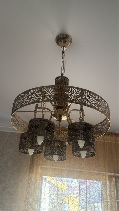 Продам люстру пяти ражковую 2 штуки