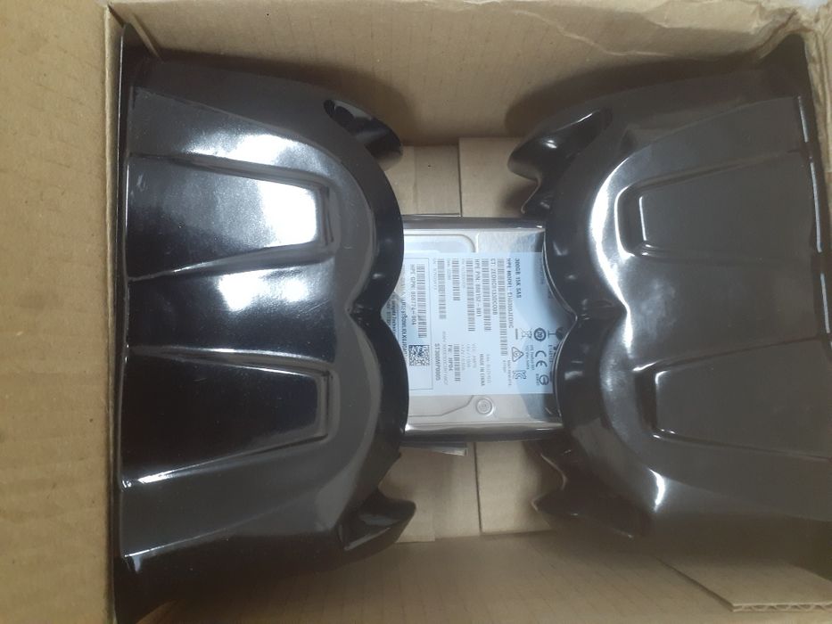 Продам новые жесткие диски. МОДЕЛЬ-EH0300JEDHC. БРЕНД-HPE. ТИП- HDD.