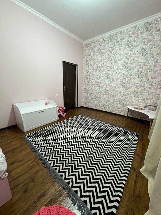 The cottage is for sale in the city center.Прод-ся коттедж в центре г.