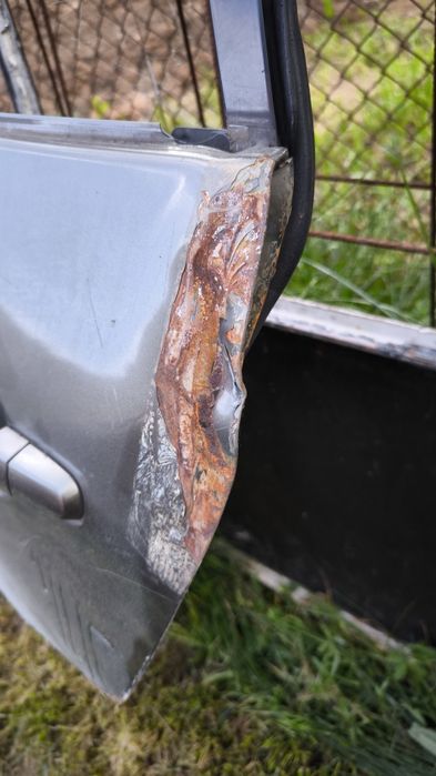 Toyota RAV4 2011 г. Кожен салон , задна лява врата и пета врата