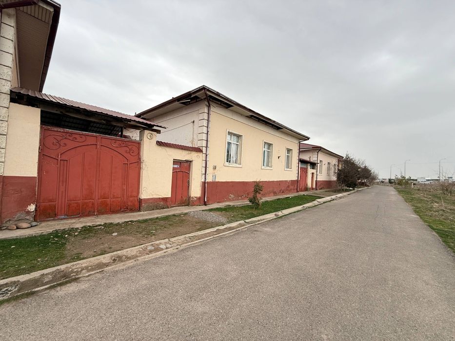 Yo'l yuzida tog'ga qaragan 85.000 ga 6 sotih xovli