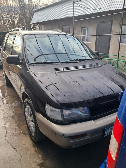 Митсубиси спейс вагон.