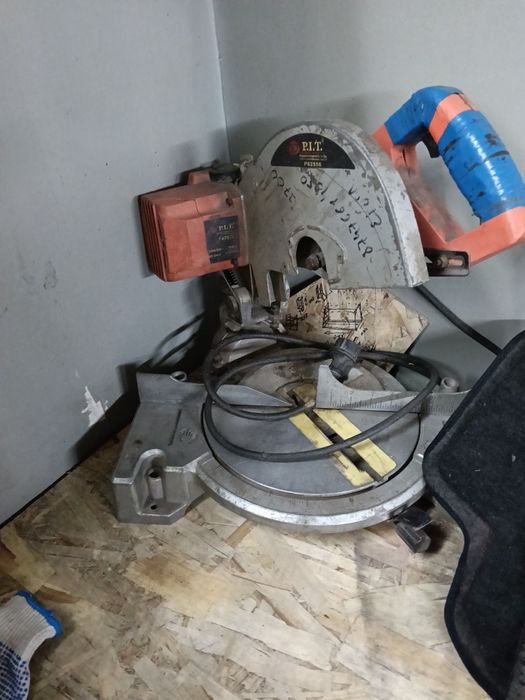 Пила торцовочная.