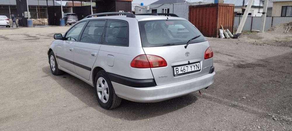 Тойота Авенсис 2000г
