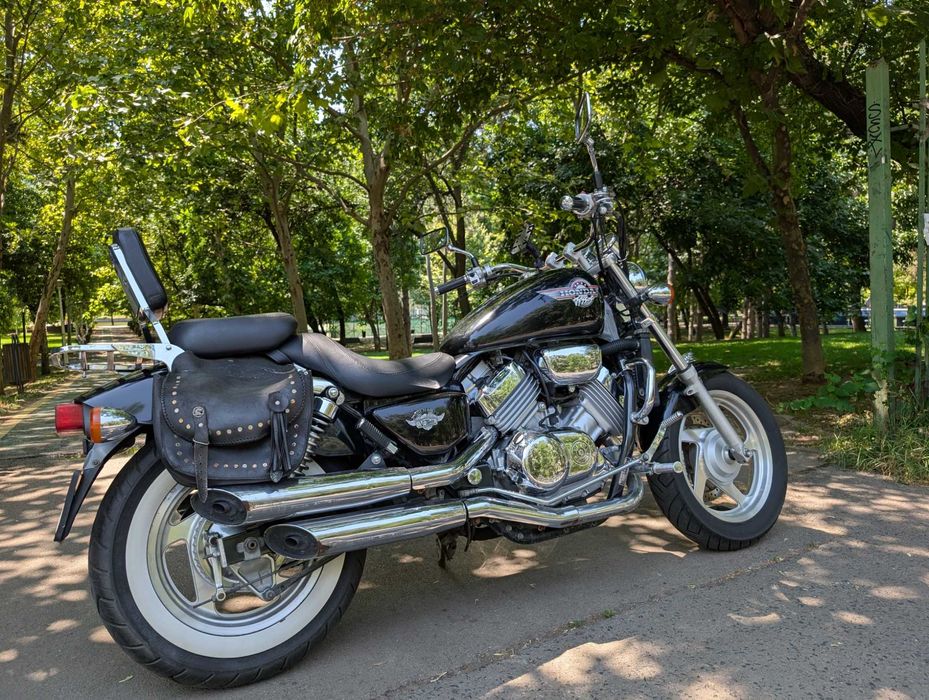 Motocicleta Honda Magna