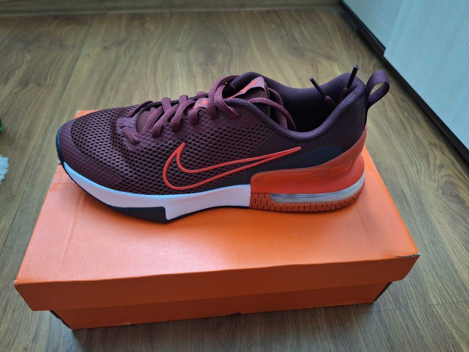 Air Max Alpha Trainer 6 с мрежа 43, Тъмночервен НОВИ