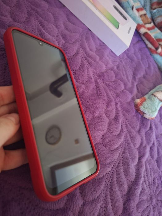 Vând samsung galaxy a 16 4,5 g in stare buna display si ecran nou se da si husa noua are doua semene de uzura dar funcționează foarte bine  la prețul