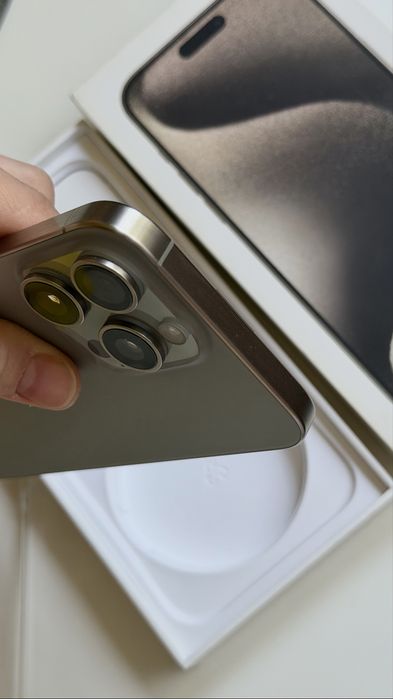 Продам iphone 15 pro max 256 gigov в отличном состояние покупал Macbro