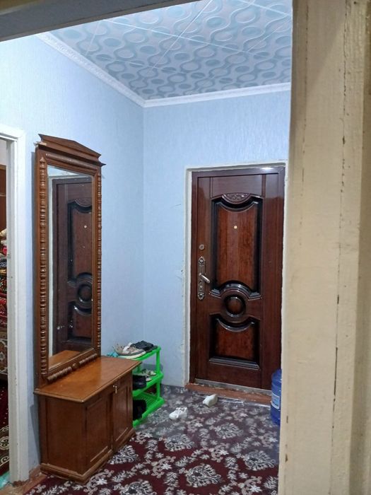 Зафарабодда 3 хоналик квартира сотилади. 11-дом, 36-кв, 4-этаж.