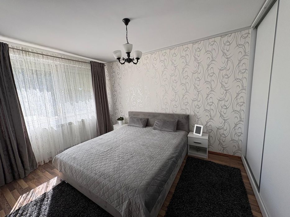 Proprietar,închiriez apartament cu 3 camere,suprafata de 90 metri ,et.1,în Timișoara,zona Lipovei,vis-a-vis de spatiul fostului restaurant  Caprice.