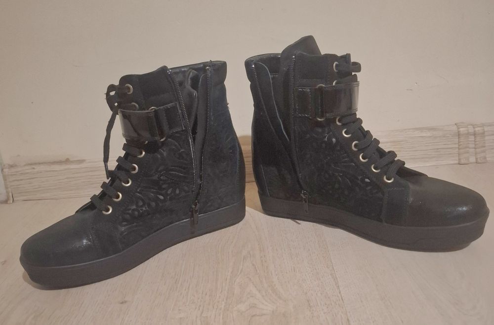 Боти с вътрешна платформа