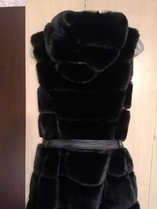 Vesta lunga blana călduroasa